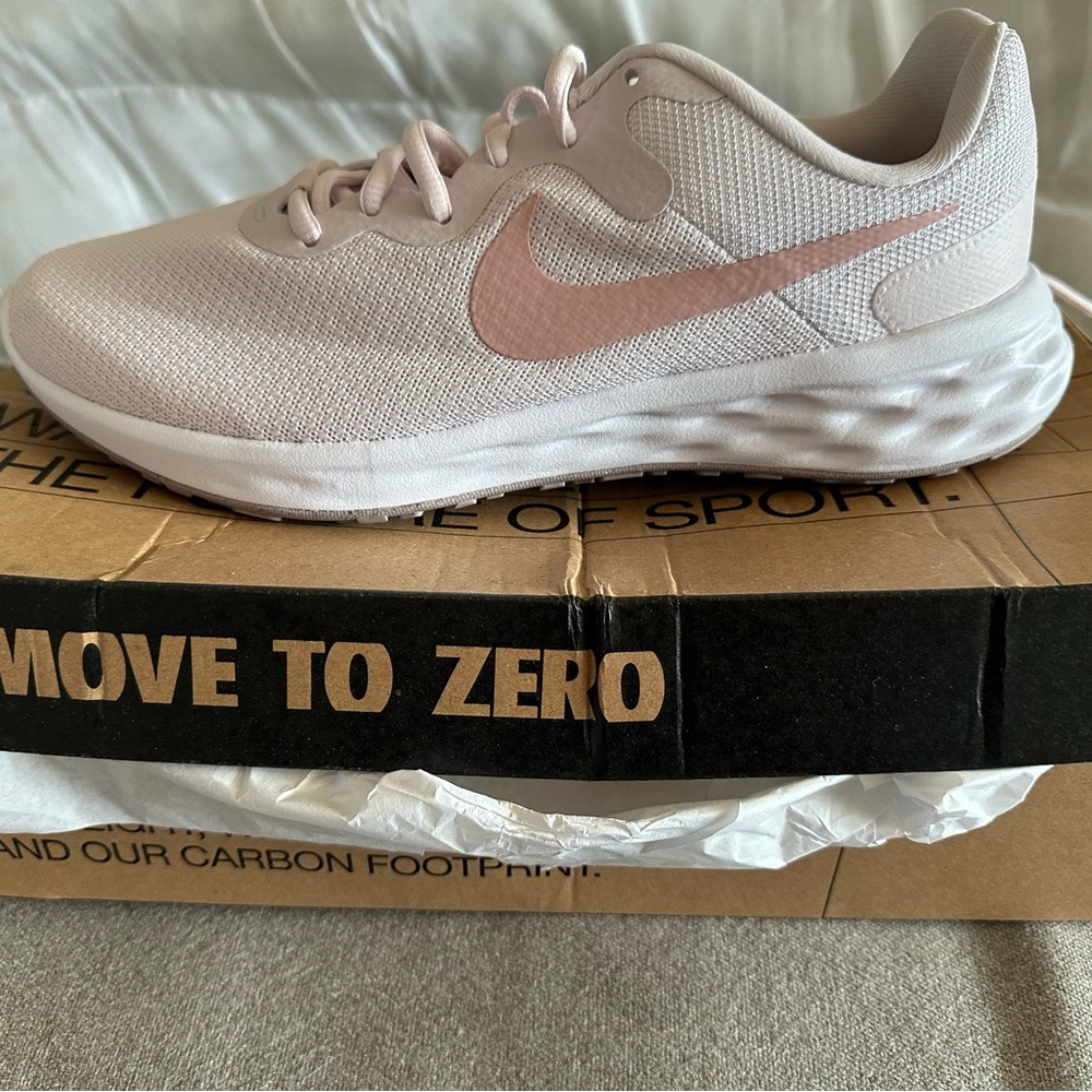 Nike Revolution 6 sneakers new with box